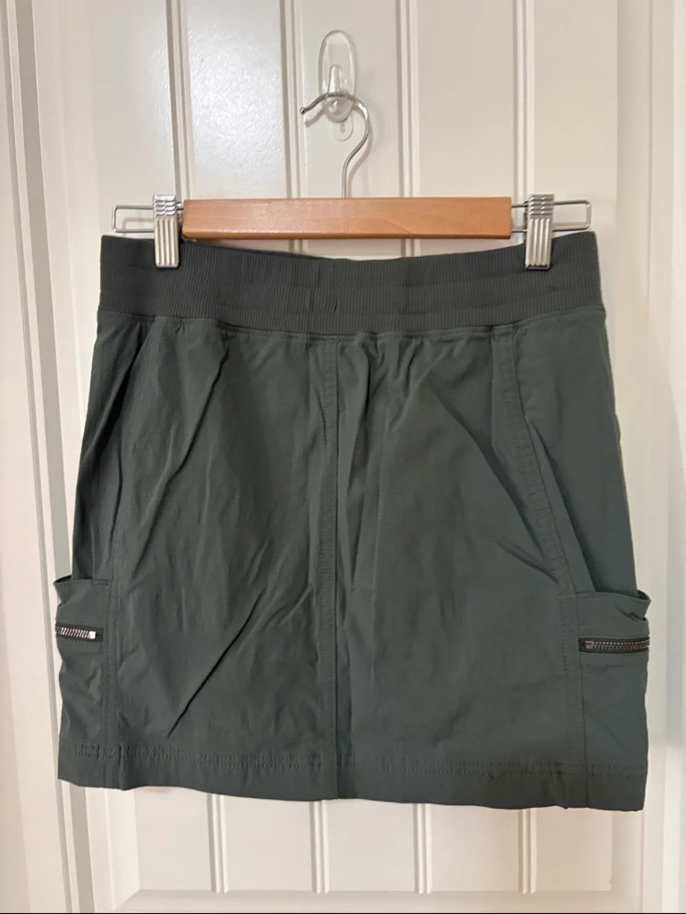 Athleta Olive Green Active Skort with Zip Pockets - Picture 4 of 9